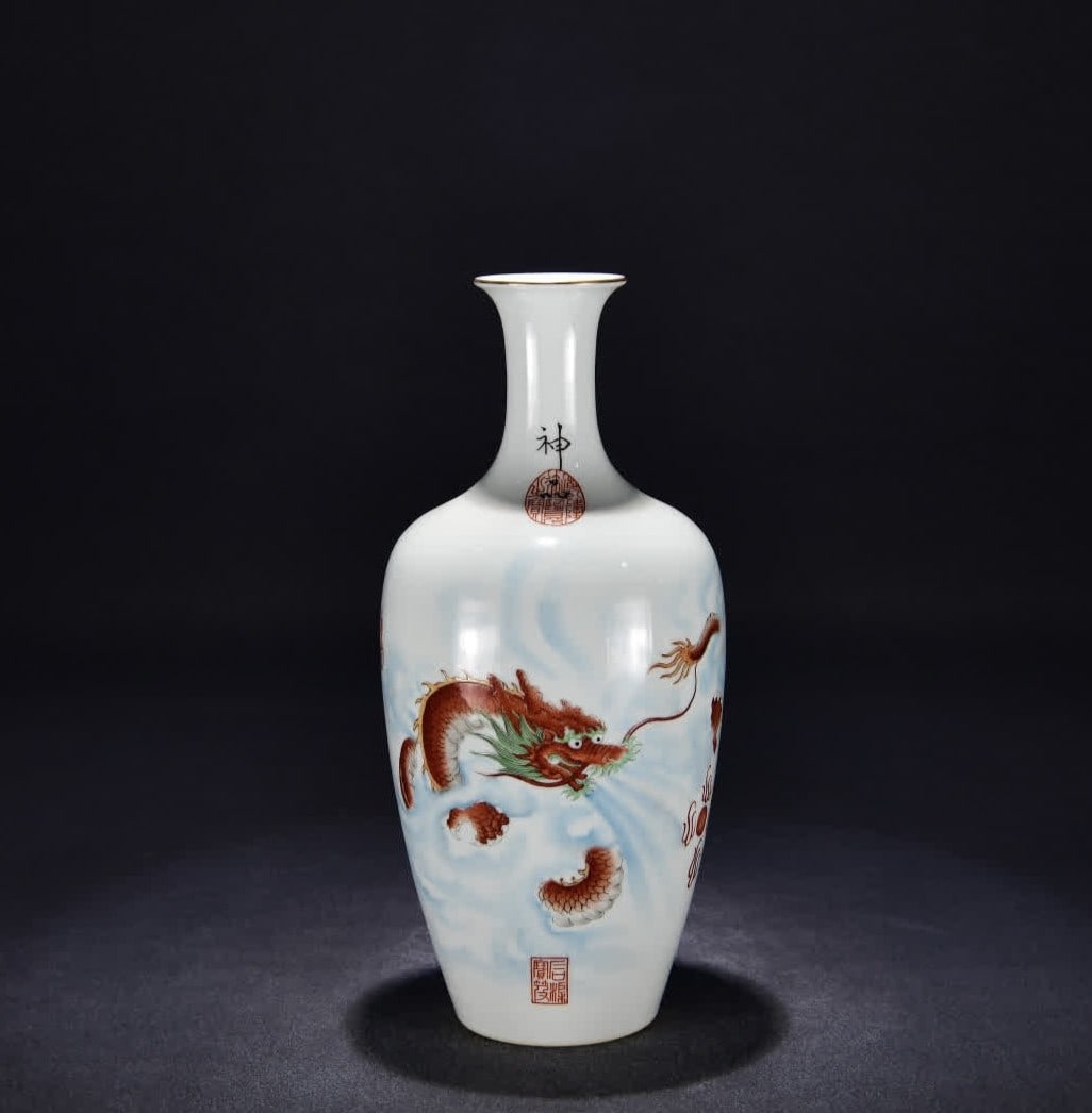 A Qing Qianlong enamel dragon pattern bottle (1 of 9)