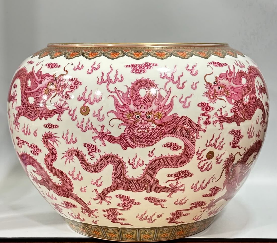 A large vat with Qing Qianlong enamel color agate red nineteen dragon pattern: Qing Qianlong enamel color agate red nineteen dragon pattern vat SIZE: H: 40.5cm MouthD: 38cm Belly diameter 55cm (The Dimensions Of All Batches Are Manually Measured.If You Need More Detailed Informa