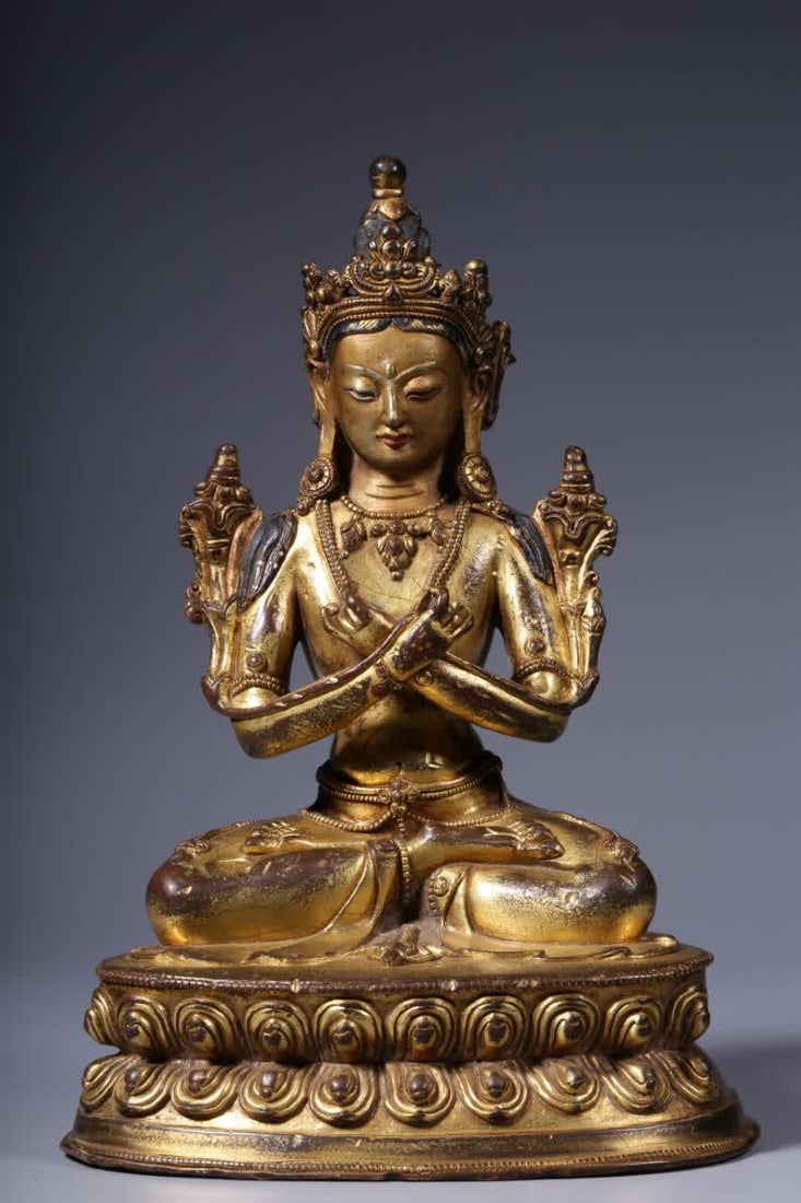 A seated statue of Tara in copper gilt from the Qing Dynasty: Qing Dynasty copper gilt seated statue of Tara SIZE: H:19cm L:13cm W:10cm W:1280g (The Dimensions Of All Batches Are Manually Measured.If You Need More Detailed Information, Please Contact Our Custome
