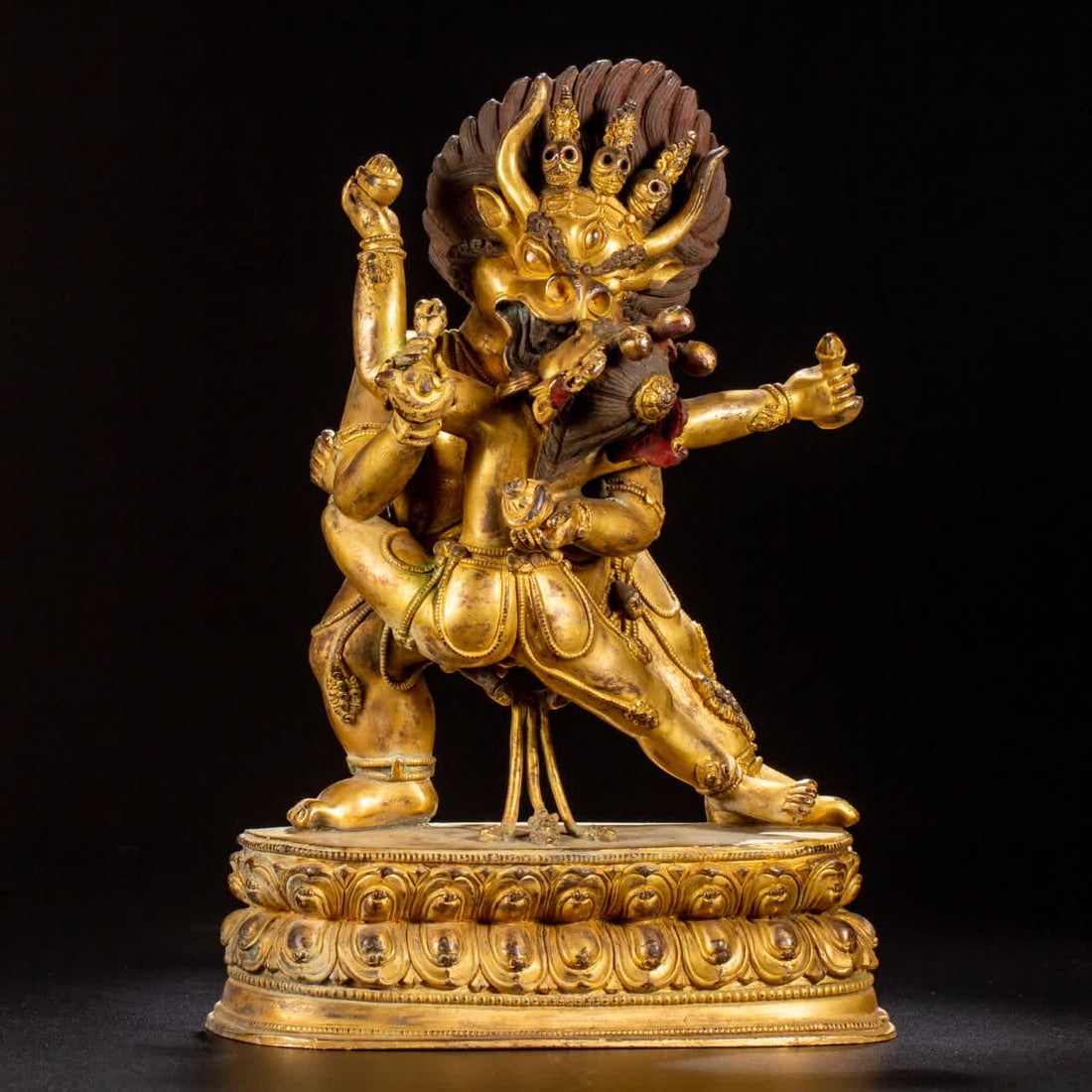 A bronze gilt Buddha statue of the Qing Dynasty: Qing Dynasty copper gilt Buddha statue SIZE: L:20cm W:7.5cm H:30cm W:5060g (The Dimensions Of All Batches Are Manually Measured.If You Need More Detailed Information, Please Contact Our Customer Servi