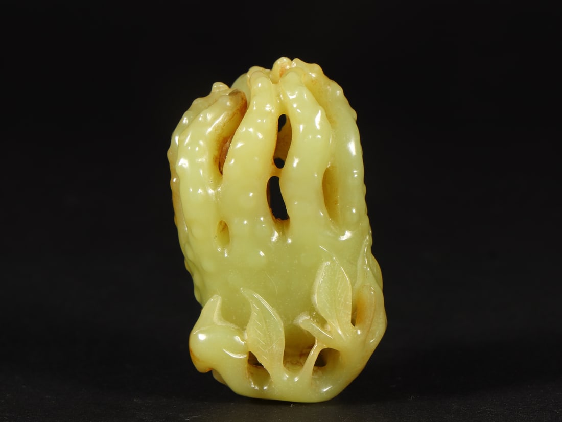 An Exquisite Yellow Jade Bergamot Pattern Ornament (1 of 9)