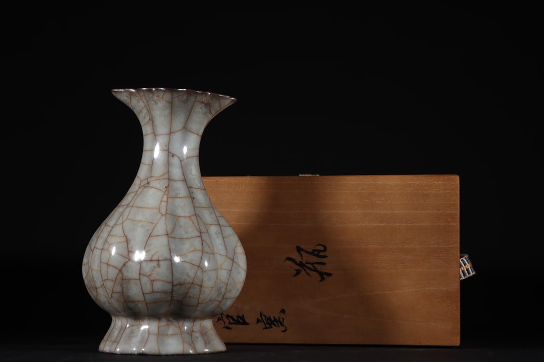 An Exquisite Guan yao Celadon Glazed Vase (1 of 9)