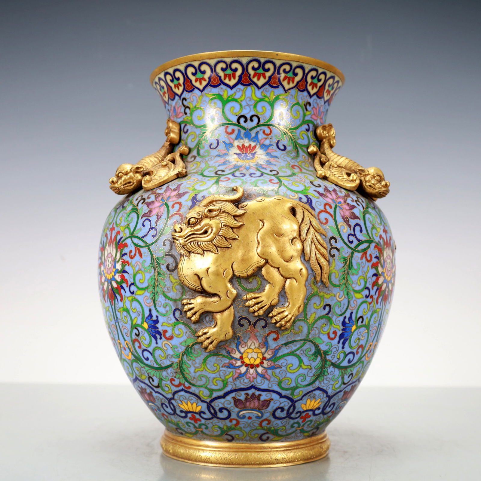 A Exquisite Cloisonne Gilt Bronze Lotus Pattern Auspicious Beast Pattern Vase (1 of 9)