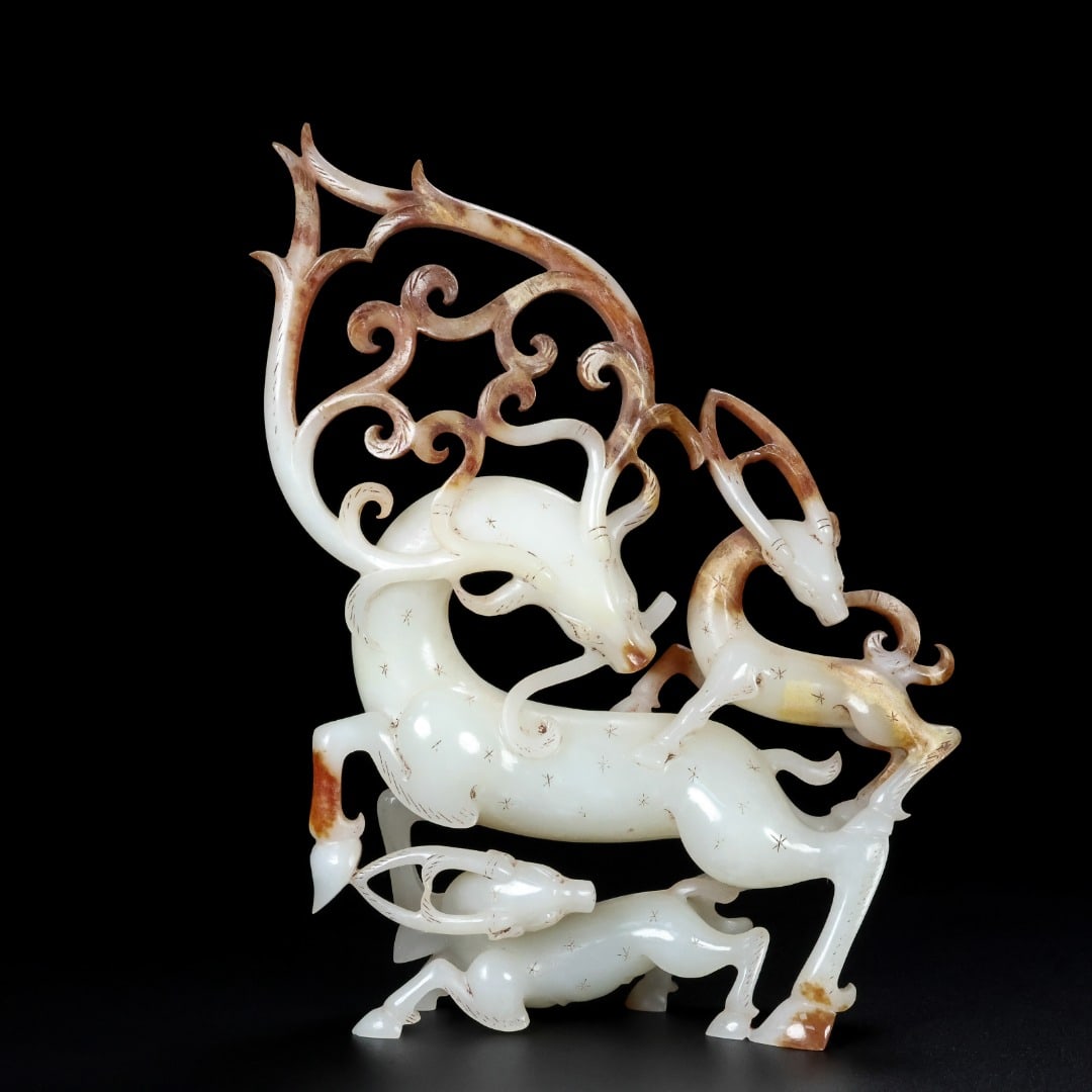 An Exquisite White Jade Deer Ornament (1 of 9)