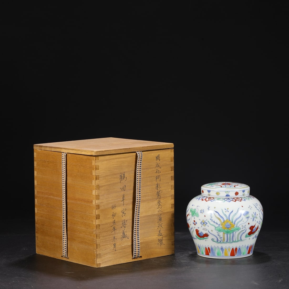 An Exquisite Doucai Flower and Bird Pattern Jar: An Exquisite Doucai Flower and Bird Pattern Jar Ming Dynasty, China Chenghua Six-character Mark Size:13cmx13cm (The Dimensions Of All Batches Are Manually Measured.If You Need More Detailed Informatio