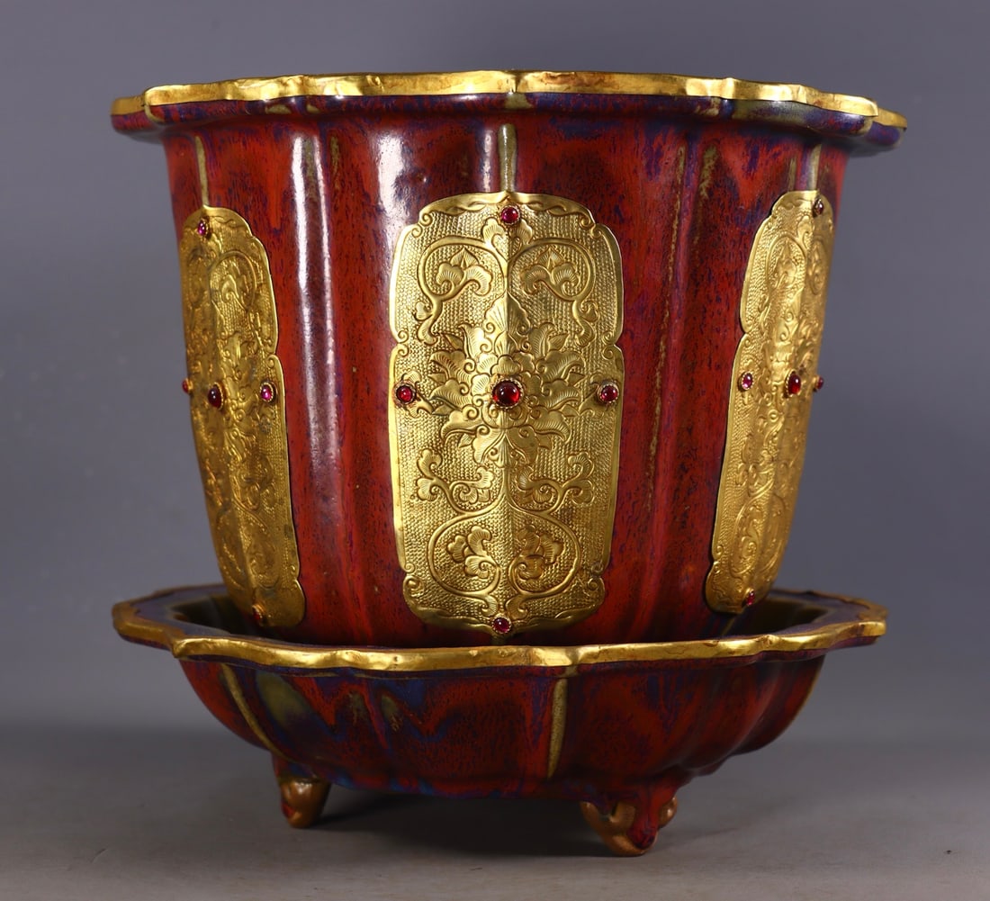 An Exquisite Jun yao Cover with Gold Inlaid Gems Flower Pattern Flowerpot (1 of 9)