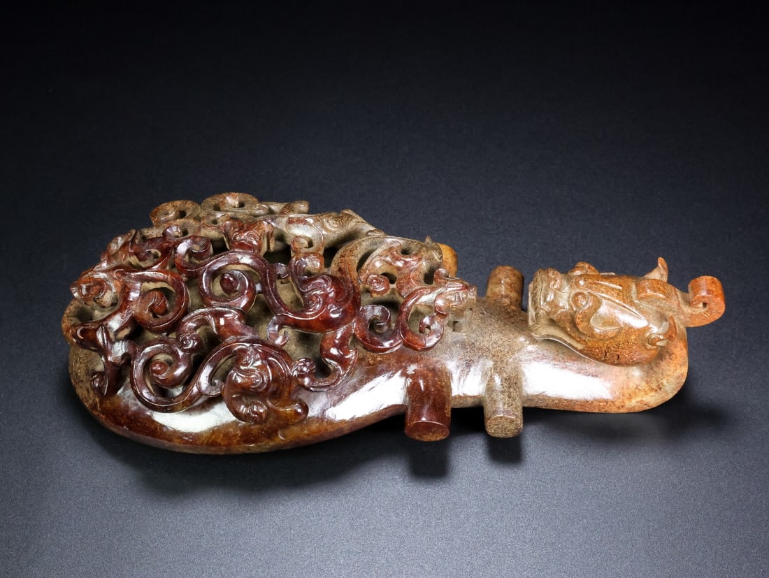 An Exquisite White Jade Dragon Pattern Ornament: An Exquisite White Jade Dragon Pattern Ornament Han Dynasty, China Size:24.6cmx10cmx6.2cm Weight:968.5g (The Dimensions Of All Batches Are Manually Measured.If You Need More Detailed Information, Plea