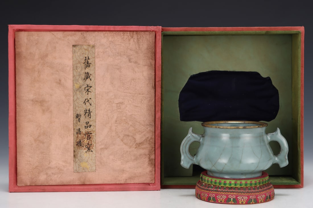 An Exquisite Guan yao Painted Gold Double-Ears Censer (1 of 9)