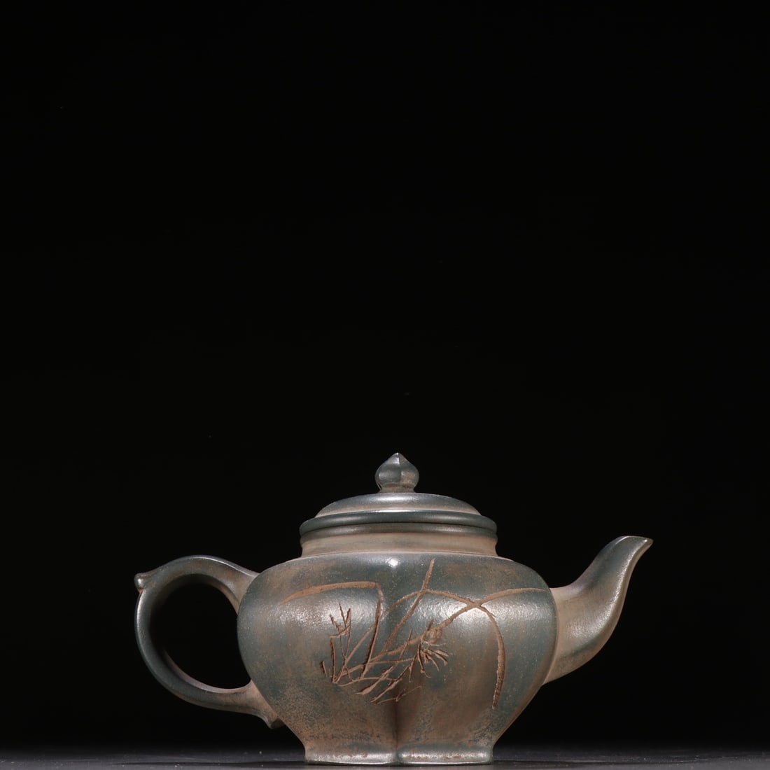 An Exquisite Purple Sands Flower Pattern Teapot (1 of 9)