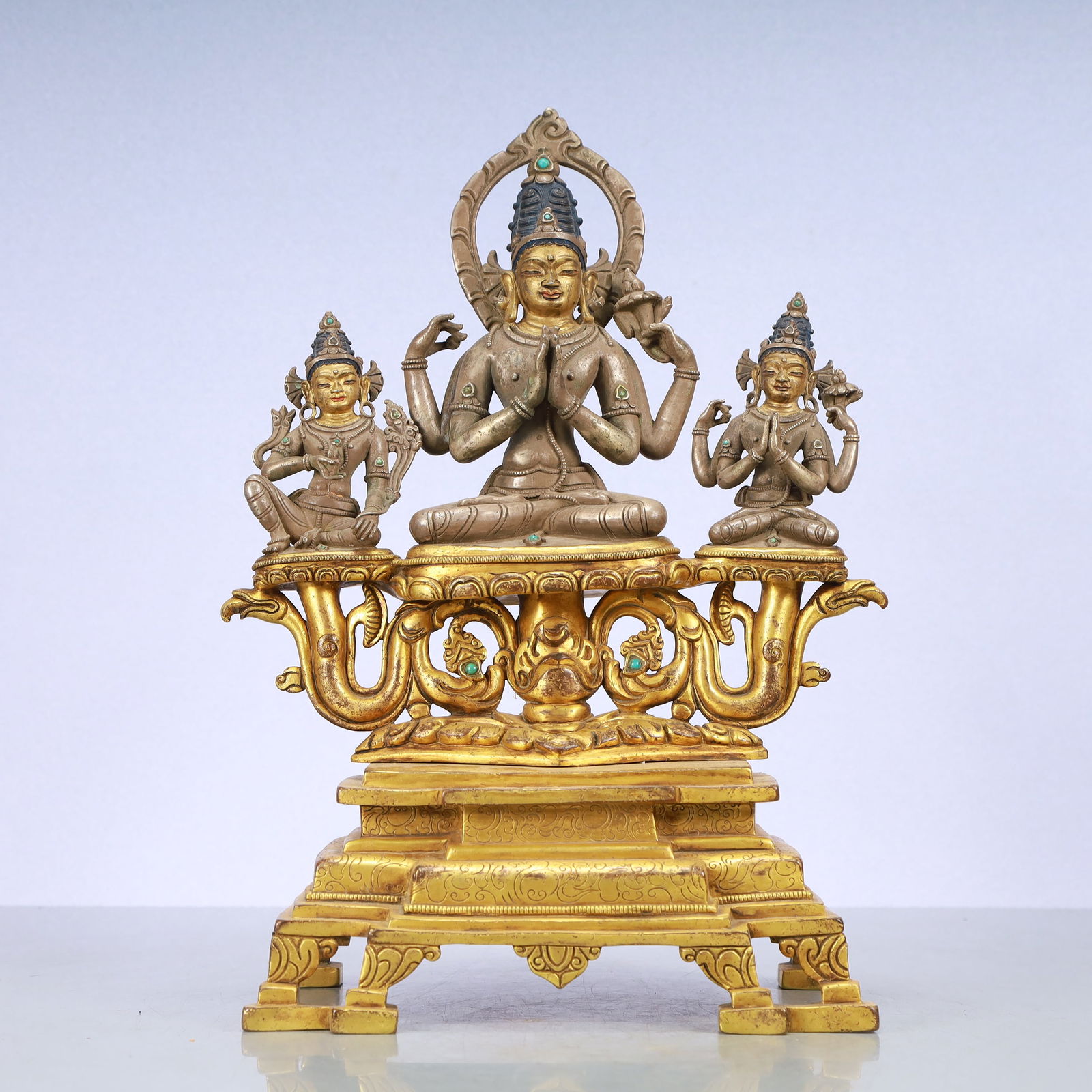 A Exquisite Gilt Silver Buddha statue: A Exquisite Gilt Silver Buddha statue Ming Dynasty, China Size:21.5cmx15cmx35cm Weight:6350g (The Dimensions Of All Batches Are Manually Measured.If You Need More Detailed Information, Please Contact