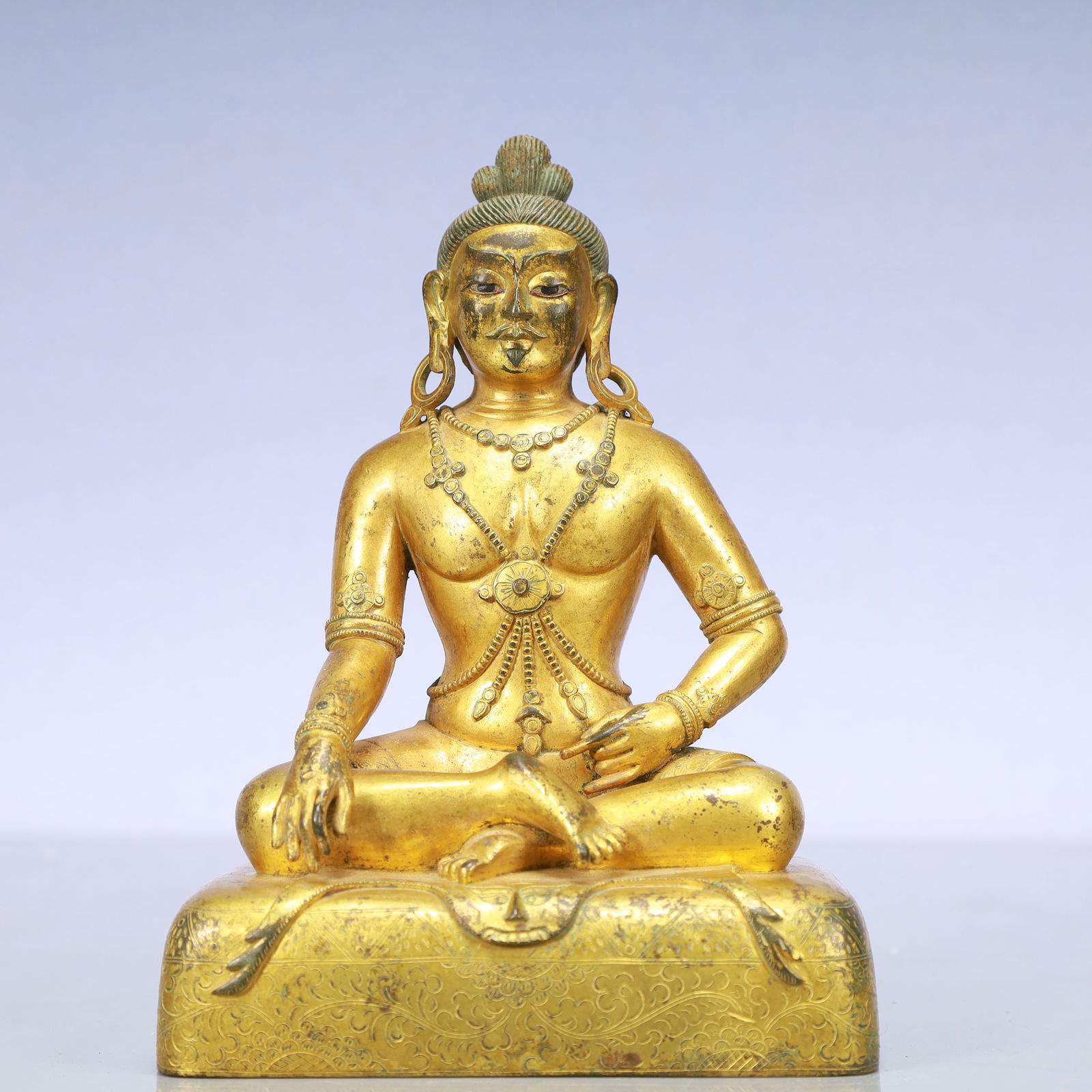 An Exquisite Gilt Bronze Buddha Statue (1 of 8)