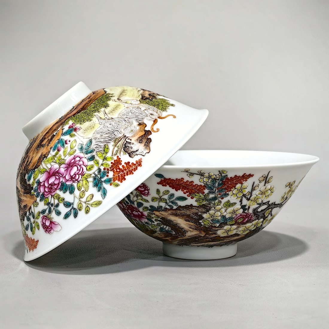 A Pair of Exquisite Famille-Rose Flower Pattern Sheep Pattern Bowl (1 of 9)