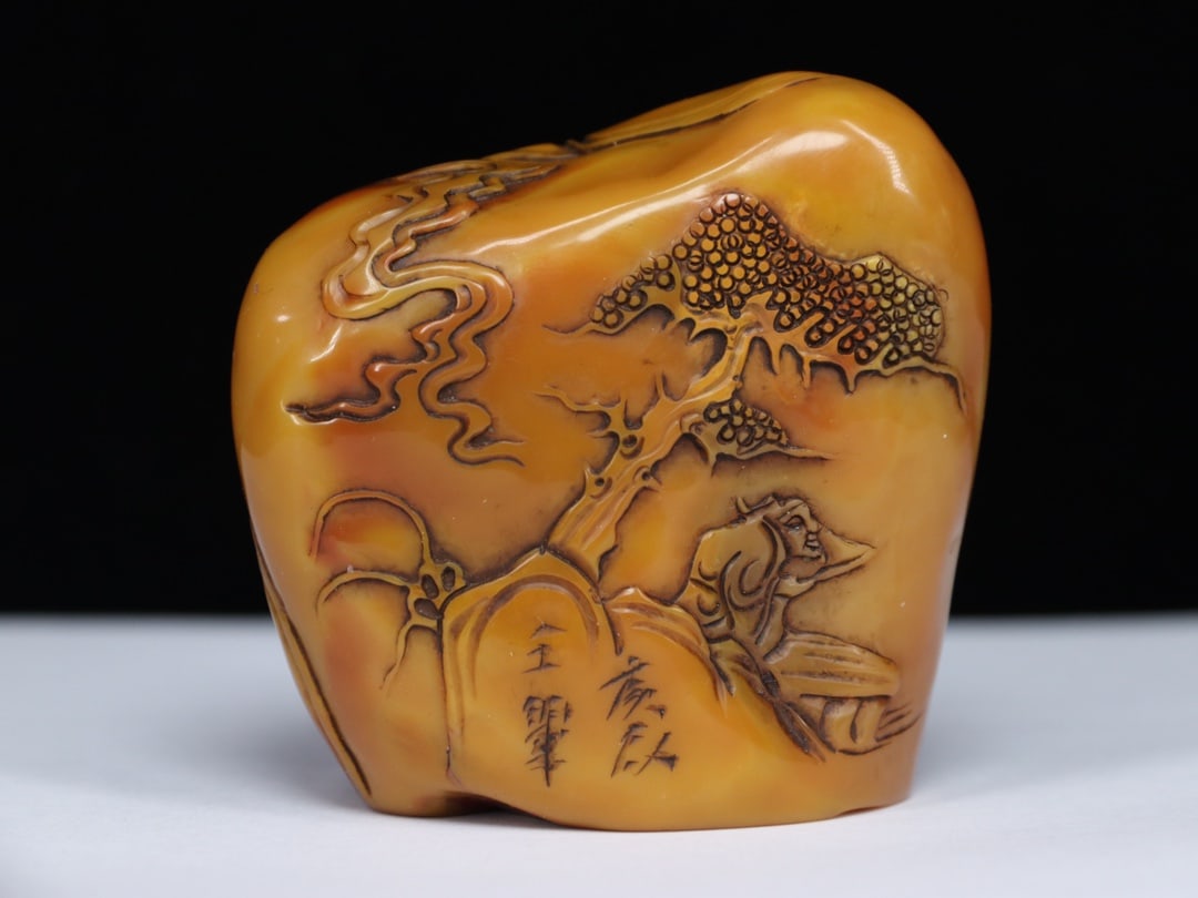 An Exquisite Shoushan Stone Character and Story Pattern Seal Ornament: An Exquisite Shoushan Stone Character and Story Pattern Seal Ornament Qing Dynasty, China Size:5.5cmx5.5cmx2.6cm Weight:135g (The Dimensions Of All Batches Are Manually Measured.If You Need More Detai