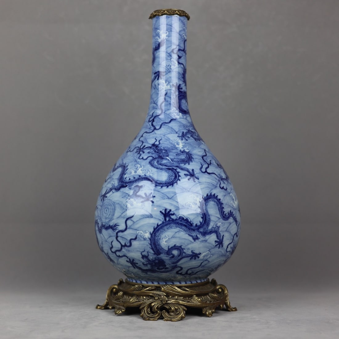 An Exquisite Blue and White Inlaid Bronze Seawater Pattern Dragon Pattern Vase (1 of 9)