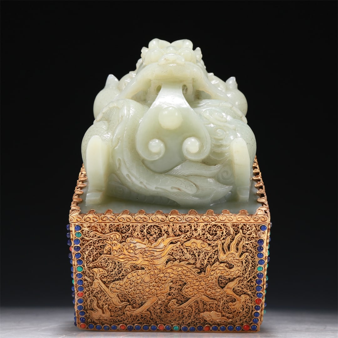A Marvelous White Jade Gold-Mounted Gem-Inlaid 'Dragon' Seal (1 of 7)