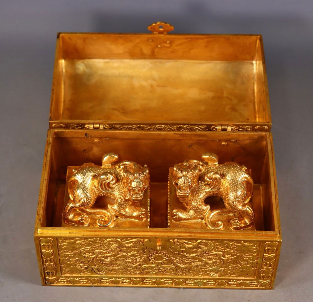 A Set of Fine Gilt Bronze Lotus Pattern Dragon Pattern Auspicious Beast Seal (1 of 11)