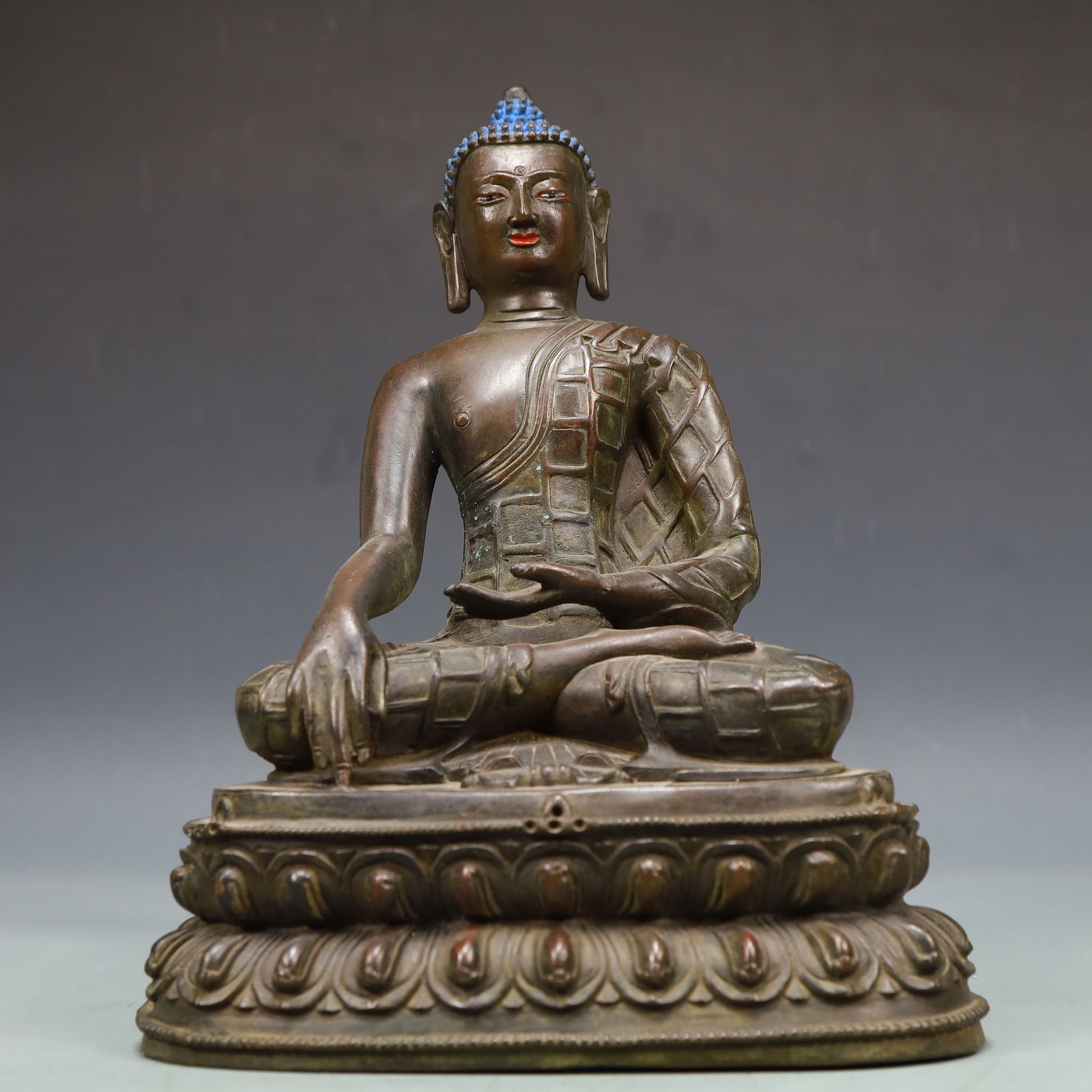 A Exquisite Coppery Statue of Sakyamuni: A Exquisite Coppery Statue of Sakyamuni Ming Dynasty, China Size:19cmx13cmx25cm Weight:3250g (The Dimensions Of All Batches Are Manually Measured.If You Need More Detailed Information, Please Contact