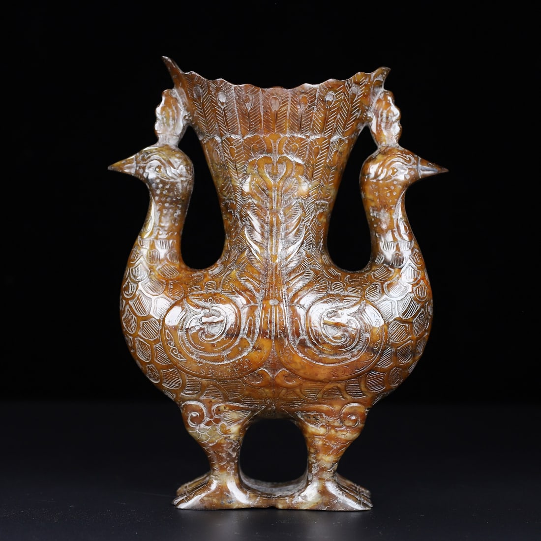 An Exquisite White Jade Phoenix-Shaped Cup: An Exquisite White Jade Phoenix-Shaped Cup Han Dynasty, China Size:19.3cmx13.7cmx5.5cm Weight:1.46kg (The Dimensions Of All Batches Are Manually Measured.If You Need More Detailed Information, Please