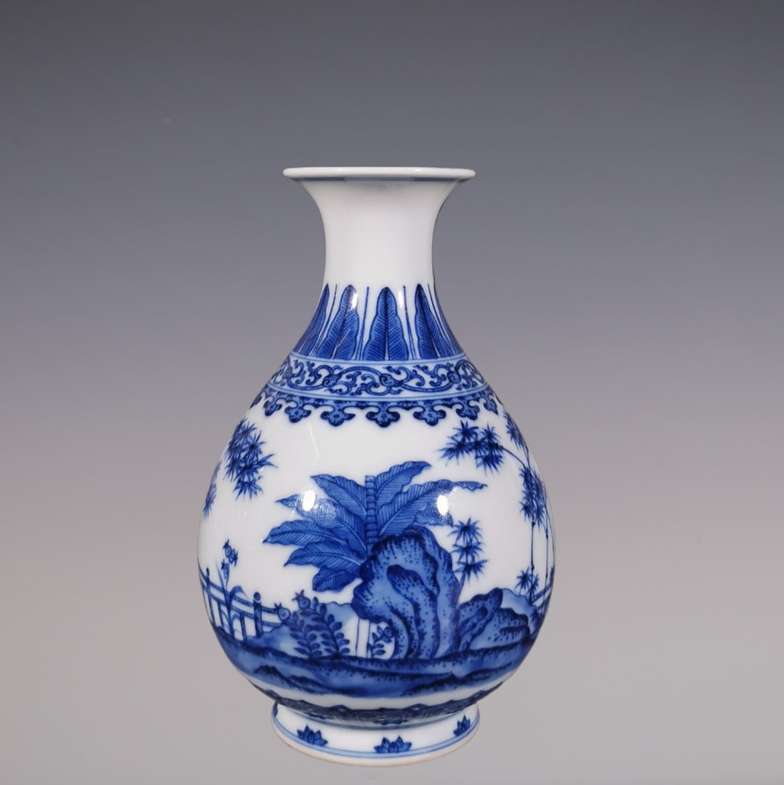 An Exquisite Blue and White Bamboo Pattern Vase: An Exquisite Blue and White Bamboo Pattern Vase Qing Dynasty, China Qianlong Six-character Mark Size:16.5cmx10.3cm (The Dimensions Of All Batches Are Manually Measured.If You Need More Detailed Inform