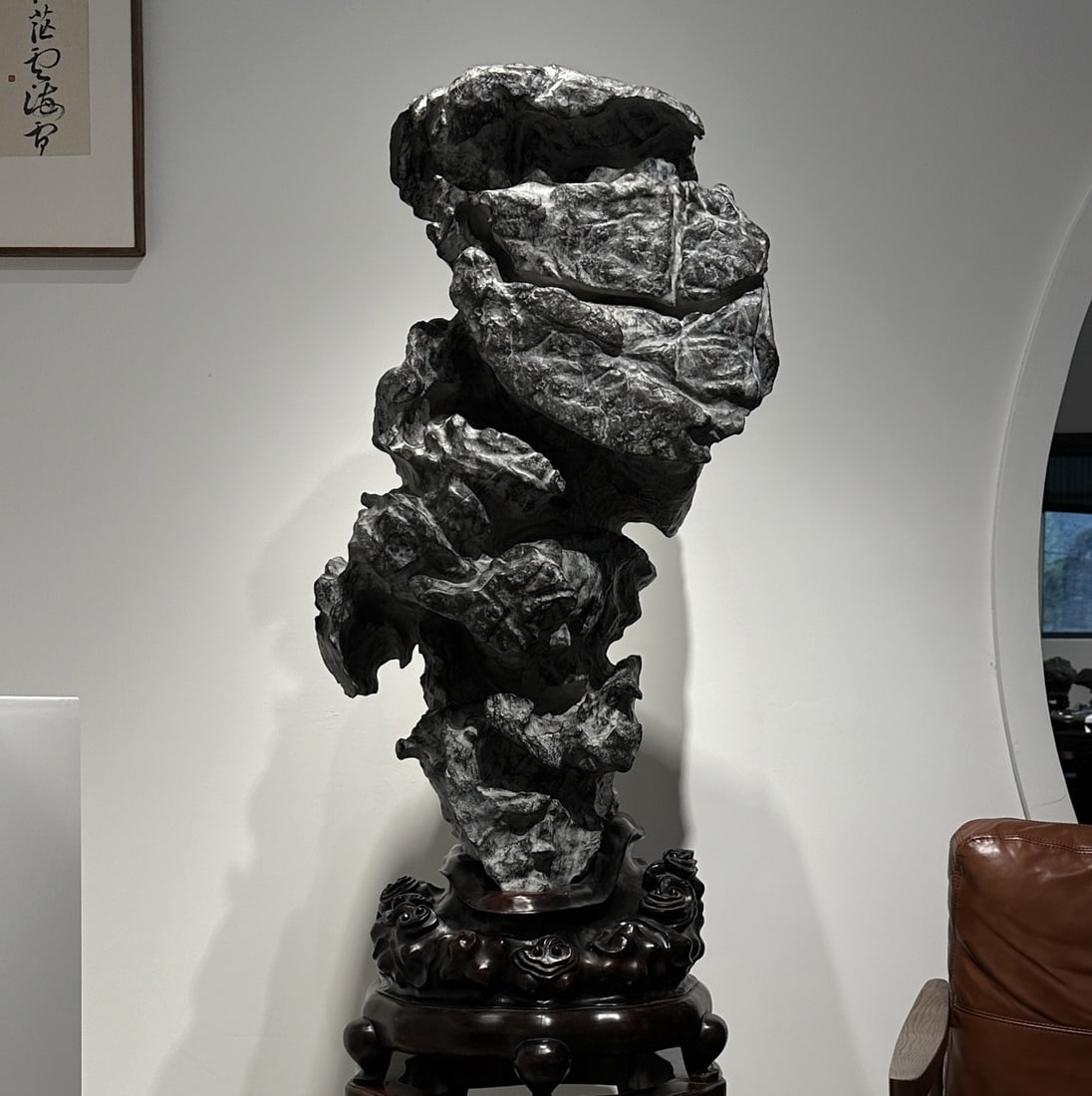 An Exquisite Lingbi Stone Ornament: An Exquisite Lingbi Stone Ornament Qing Dynasty, China Size:178cmx58cmx50cm (The Dimensions Of All Batches Are Manually Measured.If You Need More Detailed Information, Please Contact Our Customer Serv