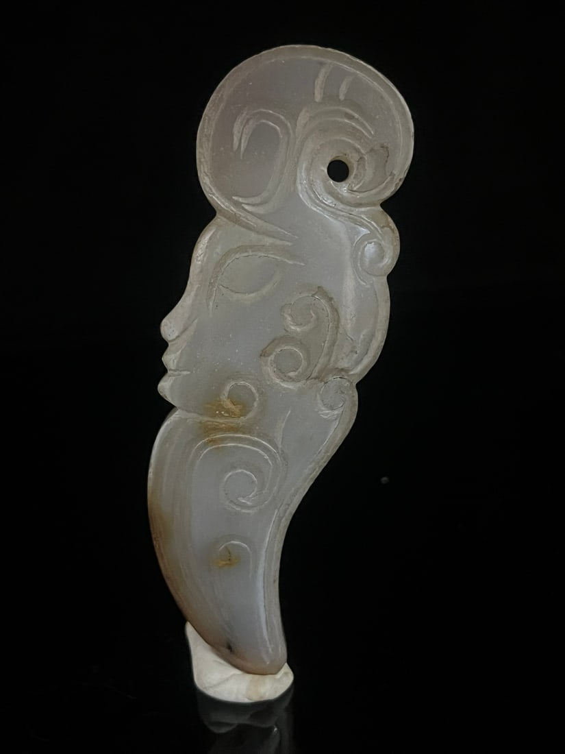 An Exquisite Agate Figure Ornament (1 of 9)