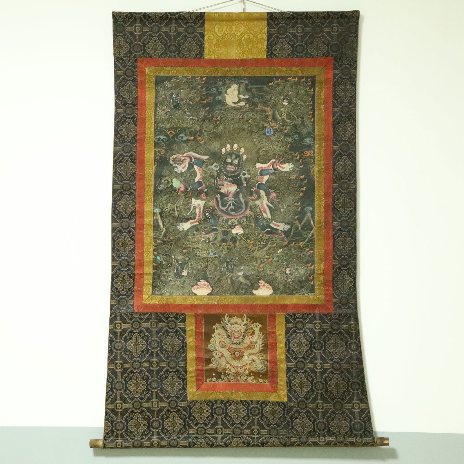 An Exquisite Brocade Painted Color Six-arms Statue of Heavenly King Tangka (1 of 10)