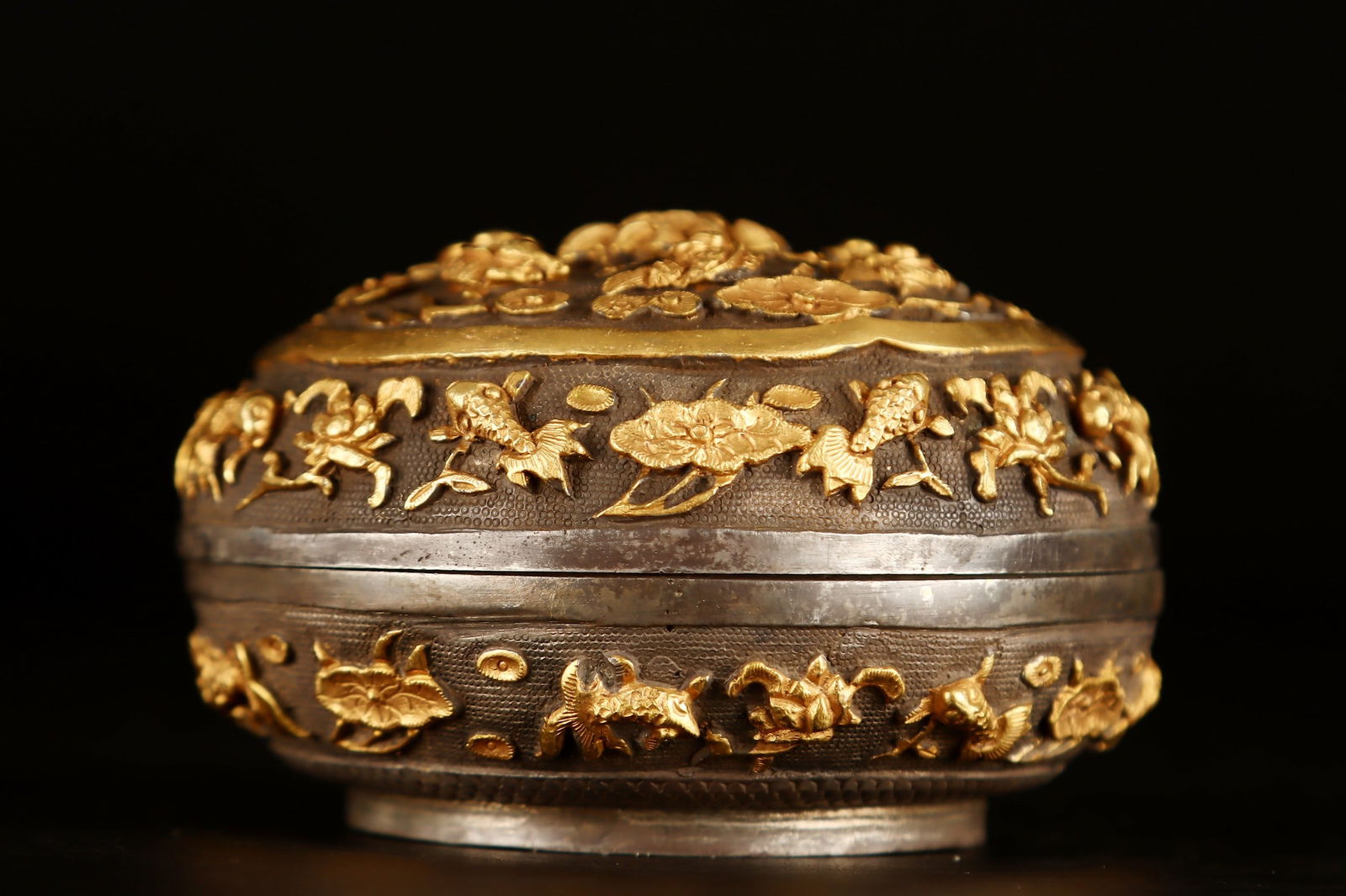 An Exquisite Silver Fish and Lotus Pattern Box (1 of 9)