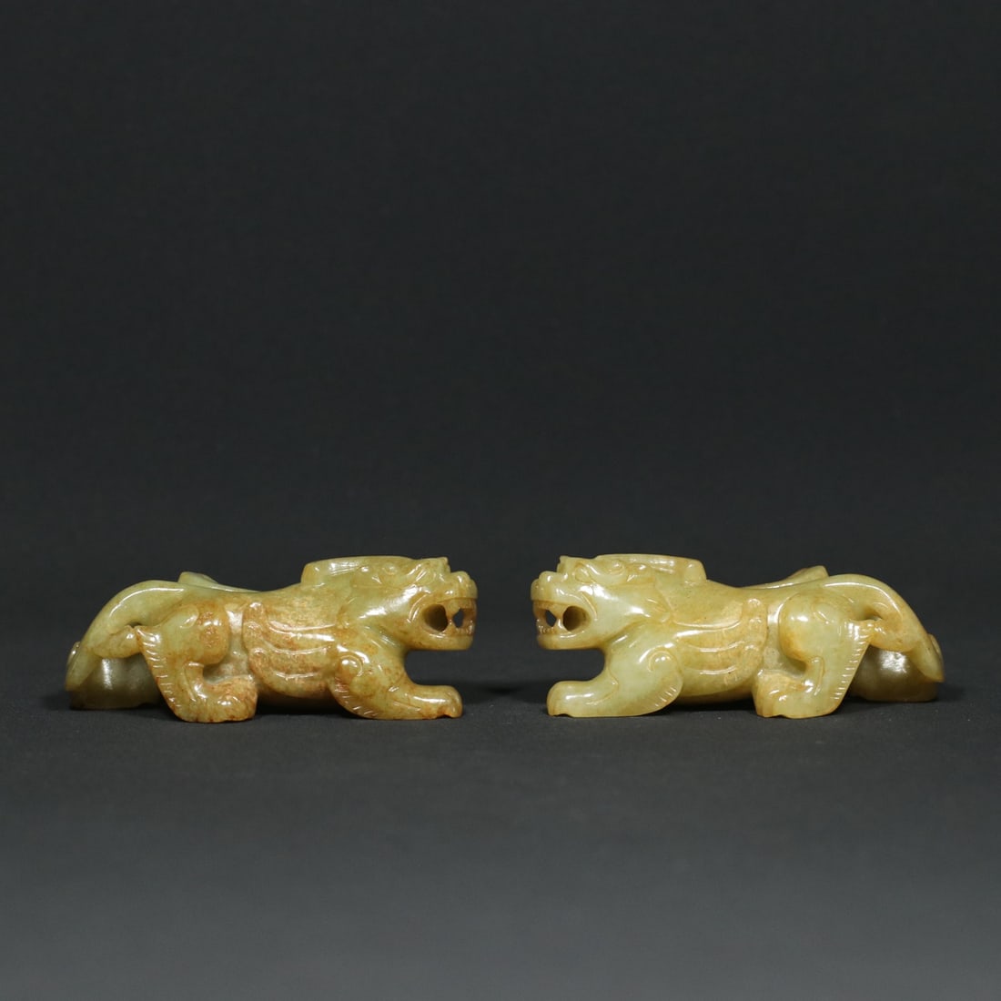A Pair of Exquisite White Jade Auspicious Beast Ornament: A Pair of Exquisite White Jade Auspicious Beast Ornament Han Dynasty, China Size:7.9cmx3.5cmx2.9cm Weight:178.9g (The Dimensions Of All Batches Are Manually Measured.If You Need More Detailed Informat