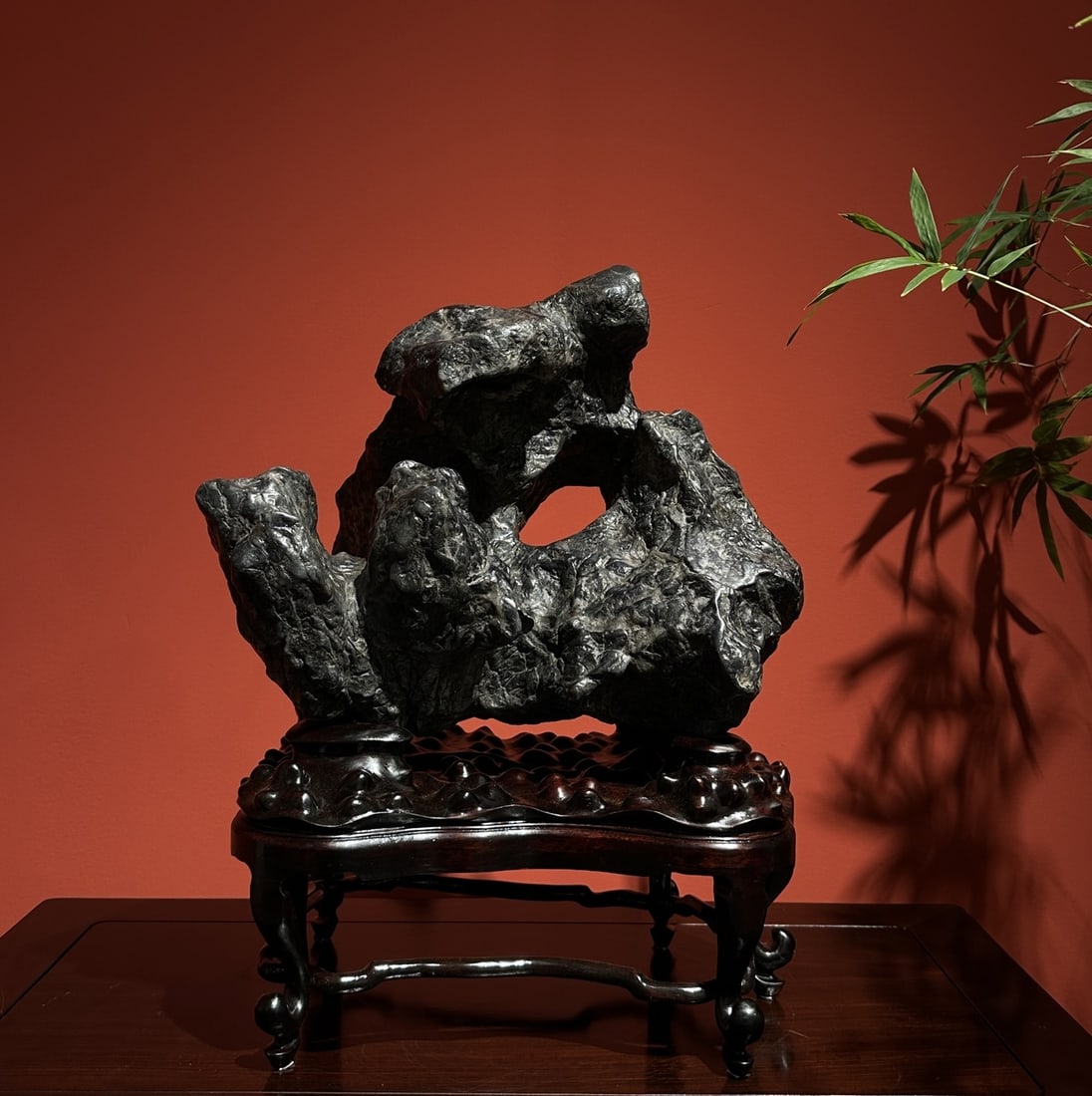 An Exquisite Lingbi Stone Ornament: An Exquisite Lingbi Stone Ornament Qing Dynasty, China Size:46cmx38cmx26cm (The Dimensions Of All Batches Are Manually Measured.If You Need More Detailed Information, Please Contact Our Customer Servi