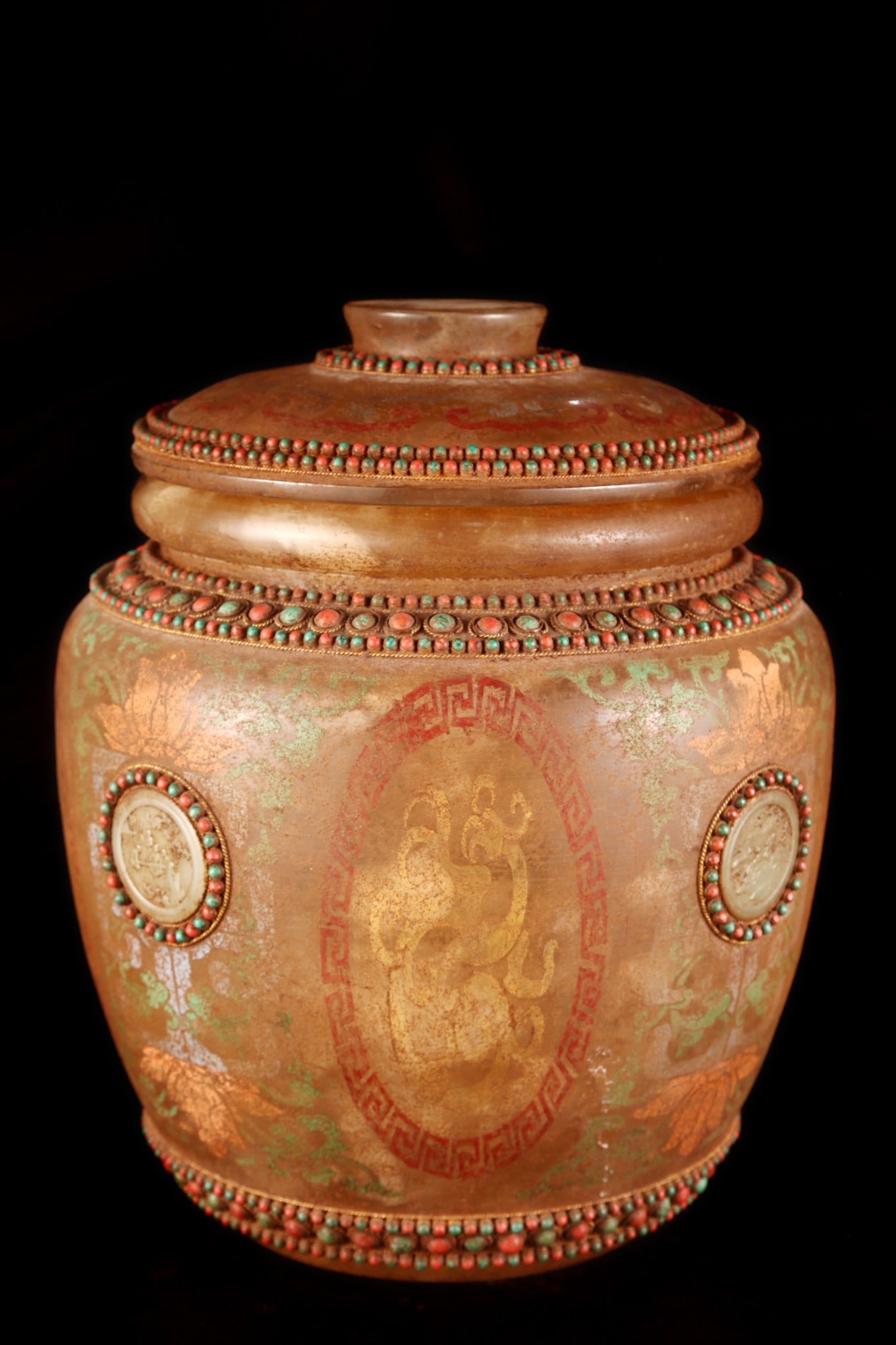 An Exquisite Crystal Inlaid Gems Auspicious Beast Pattern Vat: An Exquisite Crystal Inlaid Gems Auspicious Beast Pattern Vat Tang Dynasty, China Size:48cmx46cm (The Dimensions Of All Batches Are Manually Measured.If You Need More Detailed Information, Please Cont