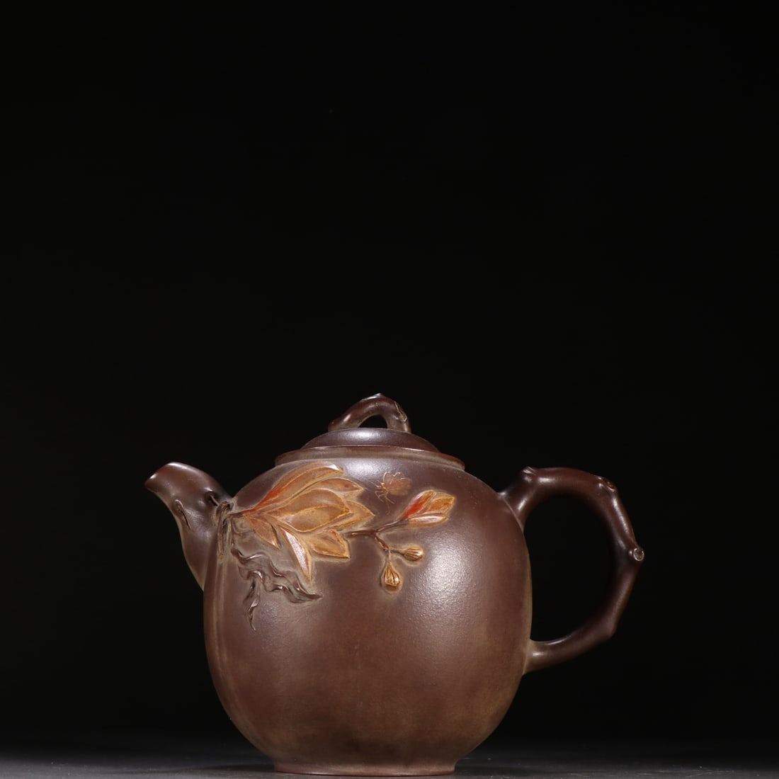 An Exquisite Purple Sands Flower Pattern Teapot (1 of 9)