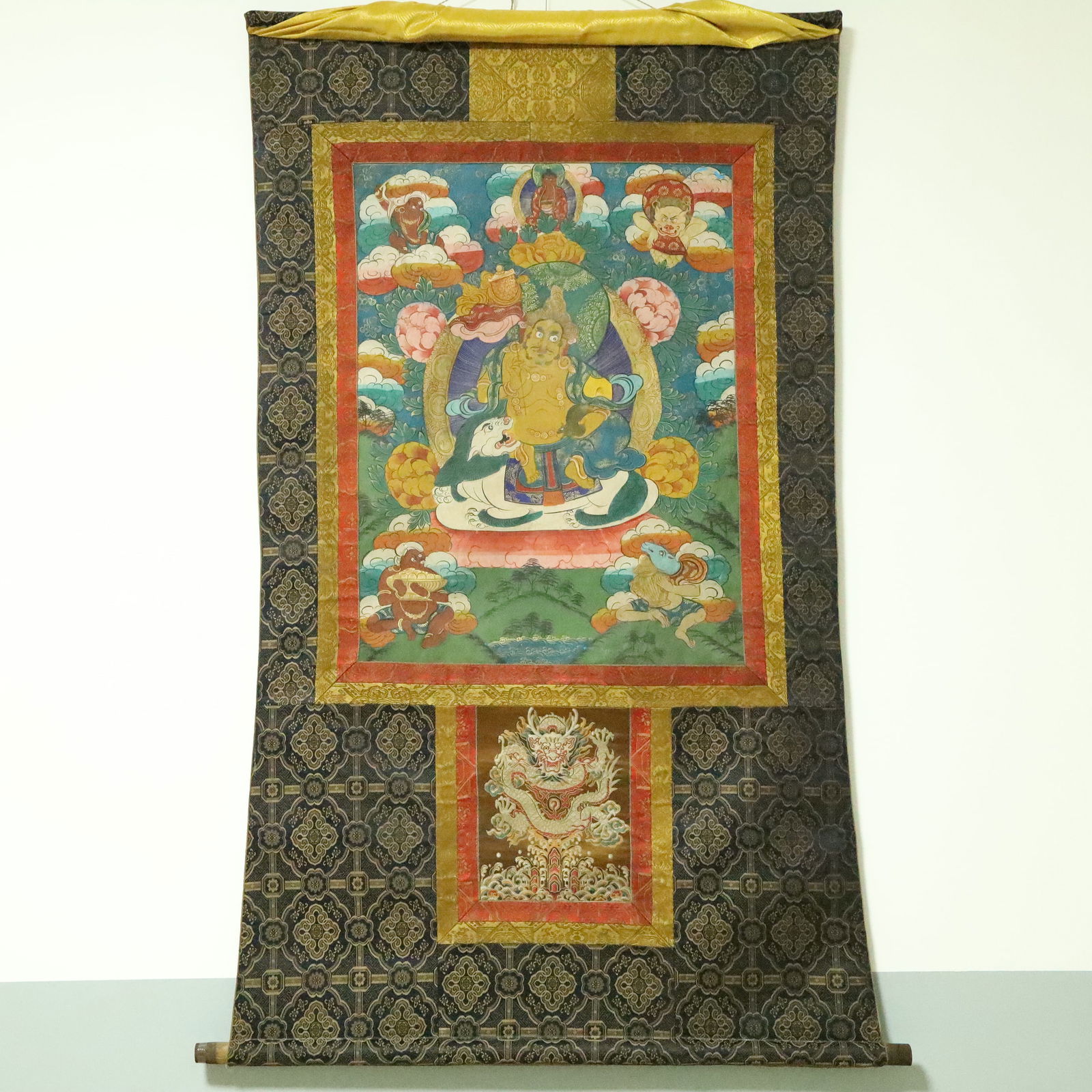 An Exquisite Brocade Painted Color Statue of Heavenly King Tangka (1 of 11)