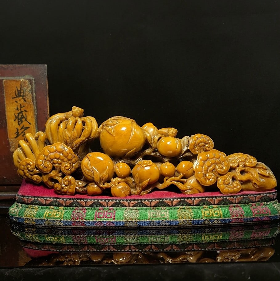 An Exquisite Shoushan Stone Chi-Dragon Pattern Flower and Fruit Pattern Ornament (1 of 9)