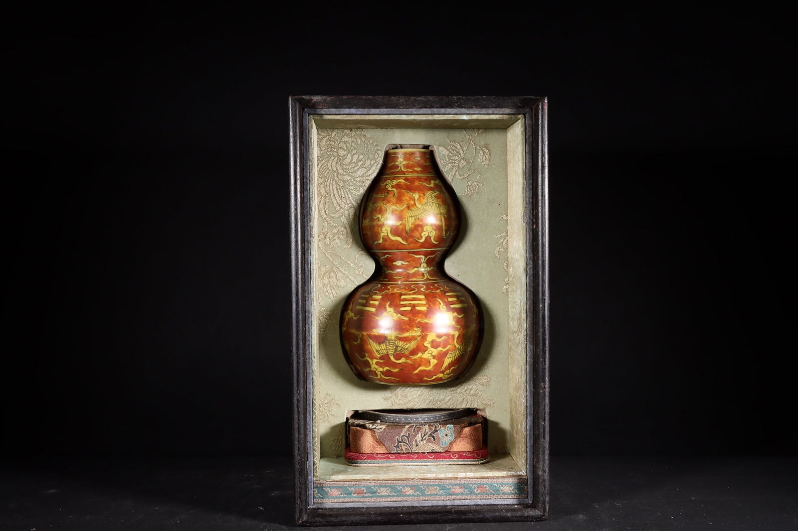 An Exquisite Yellow-red Glaze Crane Pattern Gourd-Shaped Vase: An Exquisite Yellow-red Glaze Crane Pattern Gourd-Shaped Vase Ming Dynasty, China Jiajing Six-character Mark Size:20cmx11cm (The Dimensions Of All Batches Are Manually Measured.If You Need More Detail