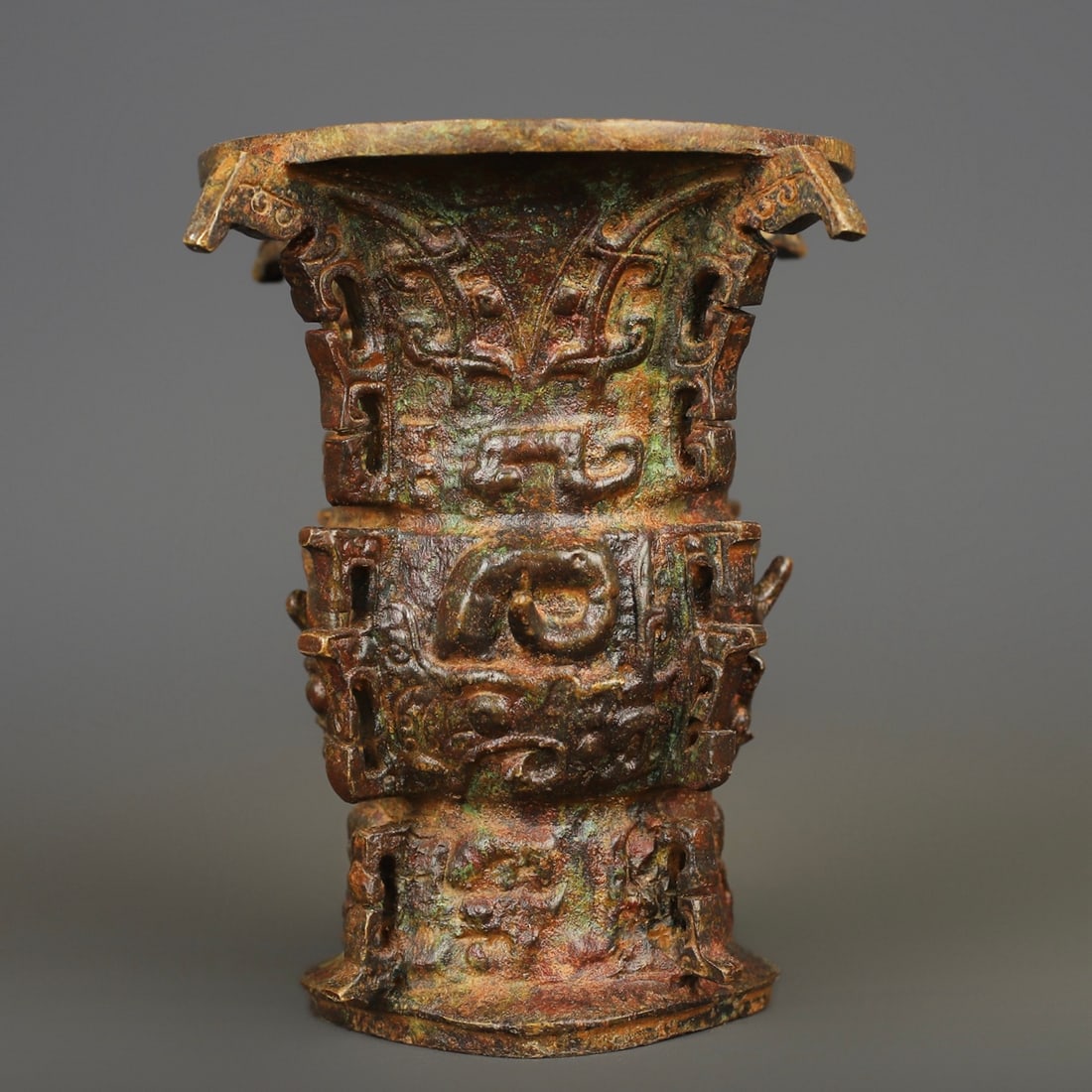 An Exquisite Bronze Beast-Face Pattern Vase (1 of 10)