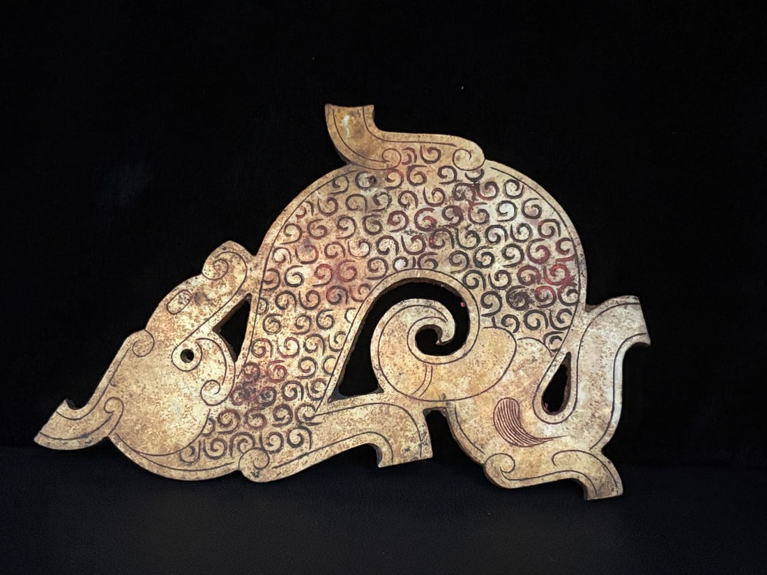 An Exquisite White Jade Dragon Ornament: An Exquisite White Jade Dragon Ornament Han Dynasty, China Size:15.6cmx9.9cmx0.6cm Weight:170g (The Dimensions Of All Batches Are Manually Measured.If You Need More Detailed Information, Please Contac