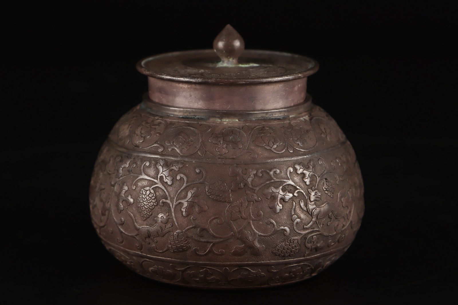 An Exquisite Silver Lotus Pattern Auspicious Beast Pattern Jar - 3