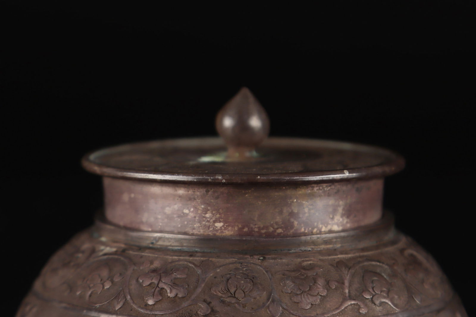 An Exquisite Silver Lotus Pattern Auspicious Beast Pattern Jar - 5