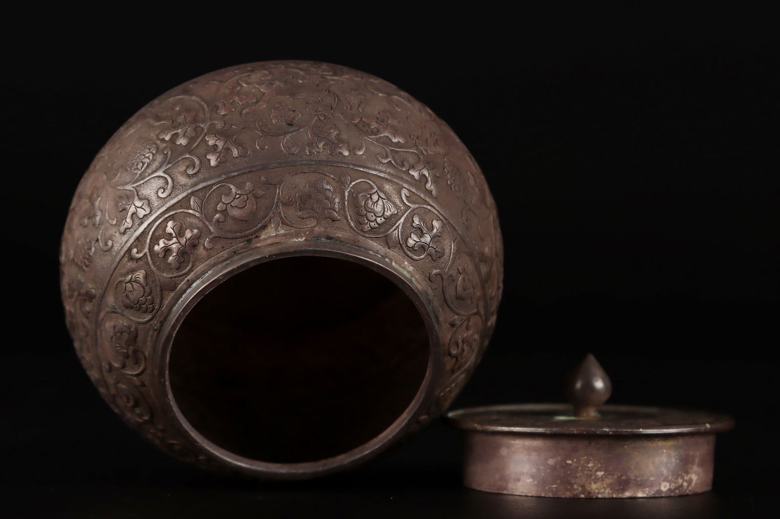 An Exquisite Silver Lotus Pattern Auspicious Beast Pattern Jar - 7