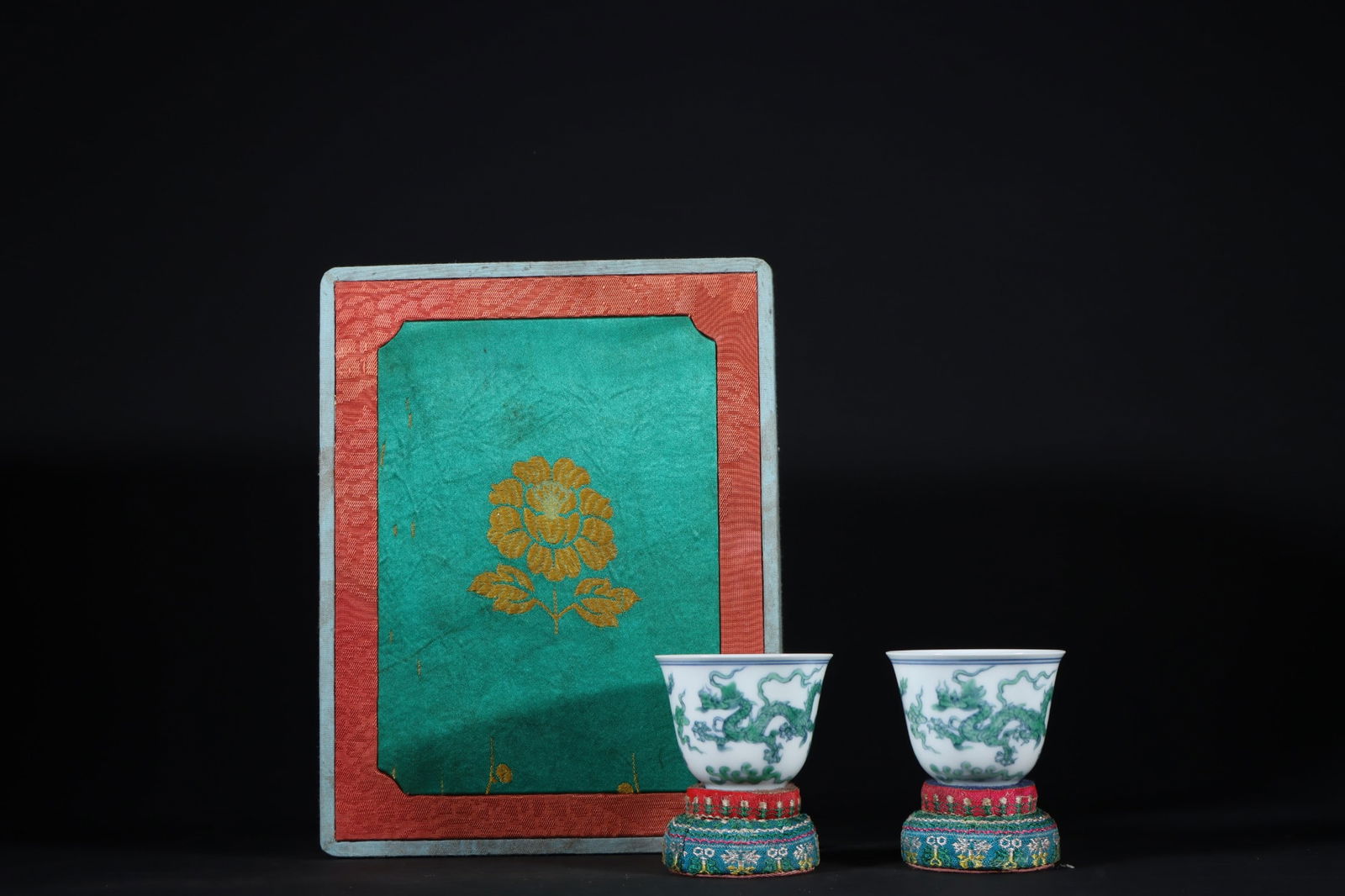 A Pair of Exquisite Green Ground Dragon Pattern Cup: A Pair of Exquisite Green Ground Dragon Pattern Cup Ming Dynasty, China Chenghua Six-character Mark Size:4.8cmx6cm (The Dimensions Of All Batches Are Manually Measured.If You Need More Detailed Inform