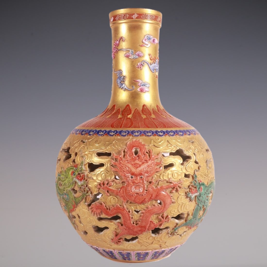 An Exquisite Enamel Dragon Pattern Vase (1 of 8)