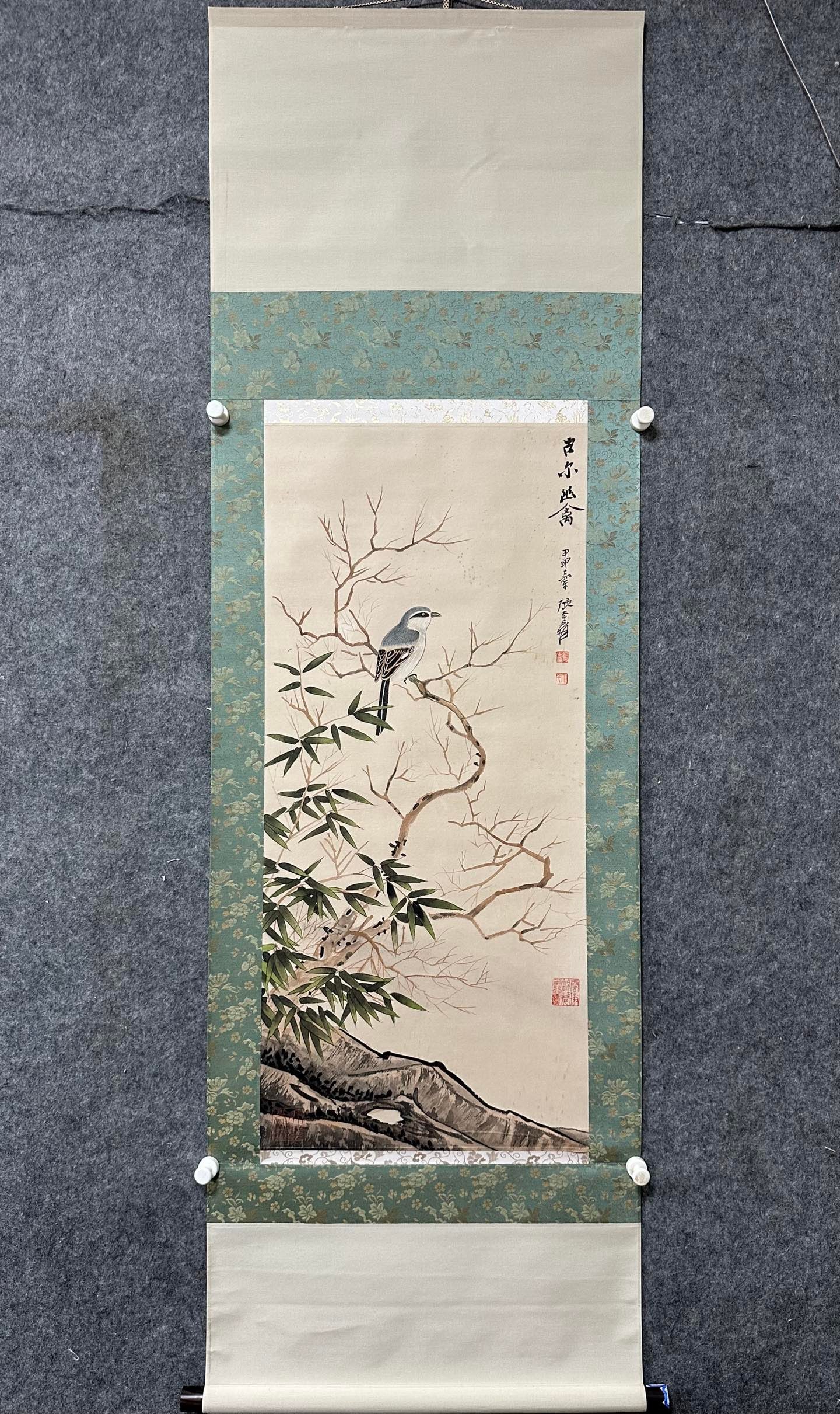A Chinese Vertical Scroll Ink Painting of Flower and Bird on Paper: A Chinese Vertical Scroll Ink Painting of Flower and Bird on Paper Zhang da qian Without frame Size:41cmx91.5cm (The Dimensions Of All Batches Are Manually Measured.If You Need More Detailed Informati
