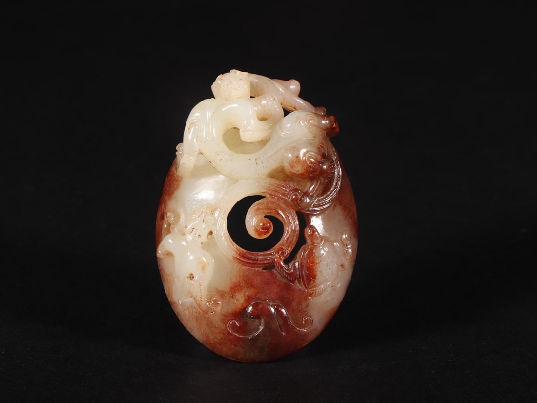 An Exquisite White Jade Chi-Dragon Pattern Ornament: An Exquisite White Jade Chi-Dragon Pattern Ornament Han Dynasty, China Size:6.6cmx4.6cmx2.3cm Weight:53g (The Dimensions Of All Batches Are Manually Measured.If You Need More Detailed Information, Ple