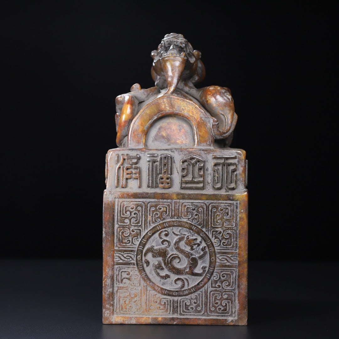 An Exquisite White Jade Dragon Pattern Auspicious Beast Seal: An Exquisite White Jade Dragon Pattern Auspicious Beast Seal Han Dynasty, China Size:26.7cmx12.8cmx13cm Weight:9200g (The Dimensions Of All Batches Are Manually Measured.If You Need More Detailed Info