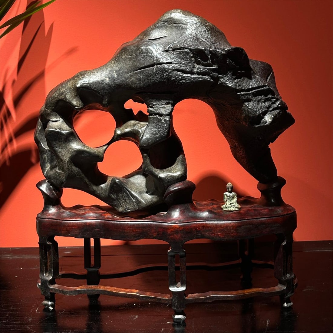 A piece of exquisite Taihu stone: Exquisite Taihu Lake stone Size:H:54cm W:48cm T:24cm (The Dimensions Of All Batches Are Manually Measured.If You Need More Detailed Information,Please Contact Our Customer Service Before Bidding.)