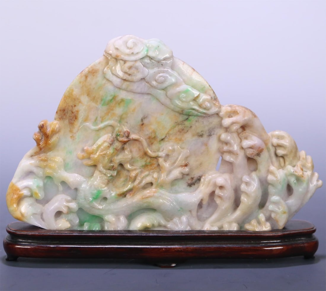 A violet jade seawater dragon ornament from the Qing Dynasty (1 of 9)