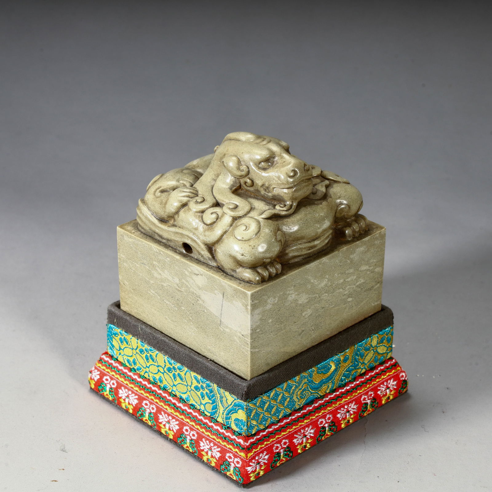 A fine Shoushan stone seal of the Qing Dynasty (1 of 8)