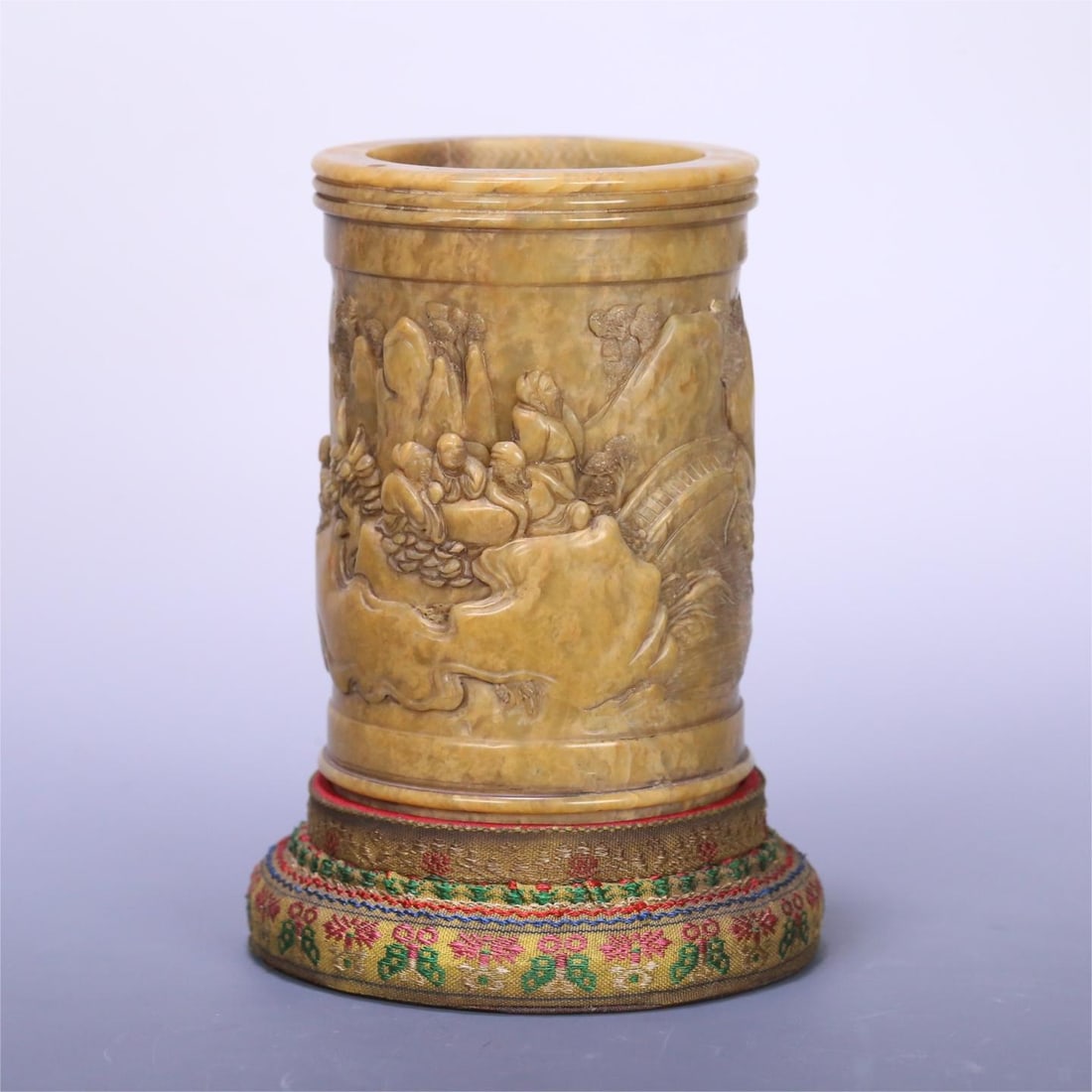 A Shoushan stone figure landscape pen holder of Zhou Bin in the Qing Dynasty: Qing Dynasty Zhou Bin's Shoushan stone figure landscape pen holder Size:11.3x7.8cm W:578.6g (The Dimensions Of All Batches Are Manually Measured.If You Need More Detailed Information,Please Contact Ou