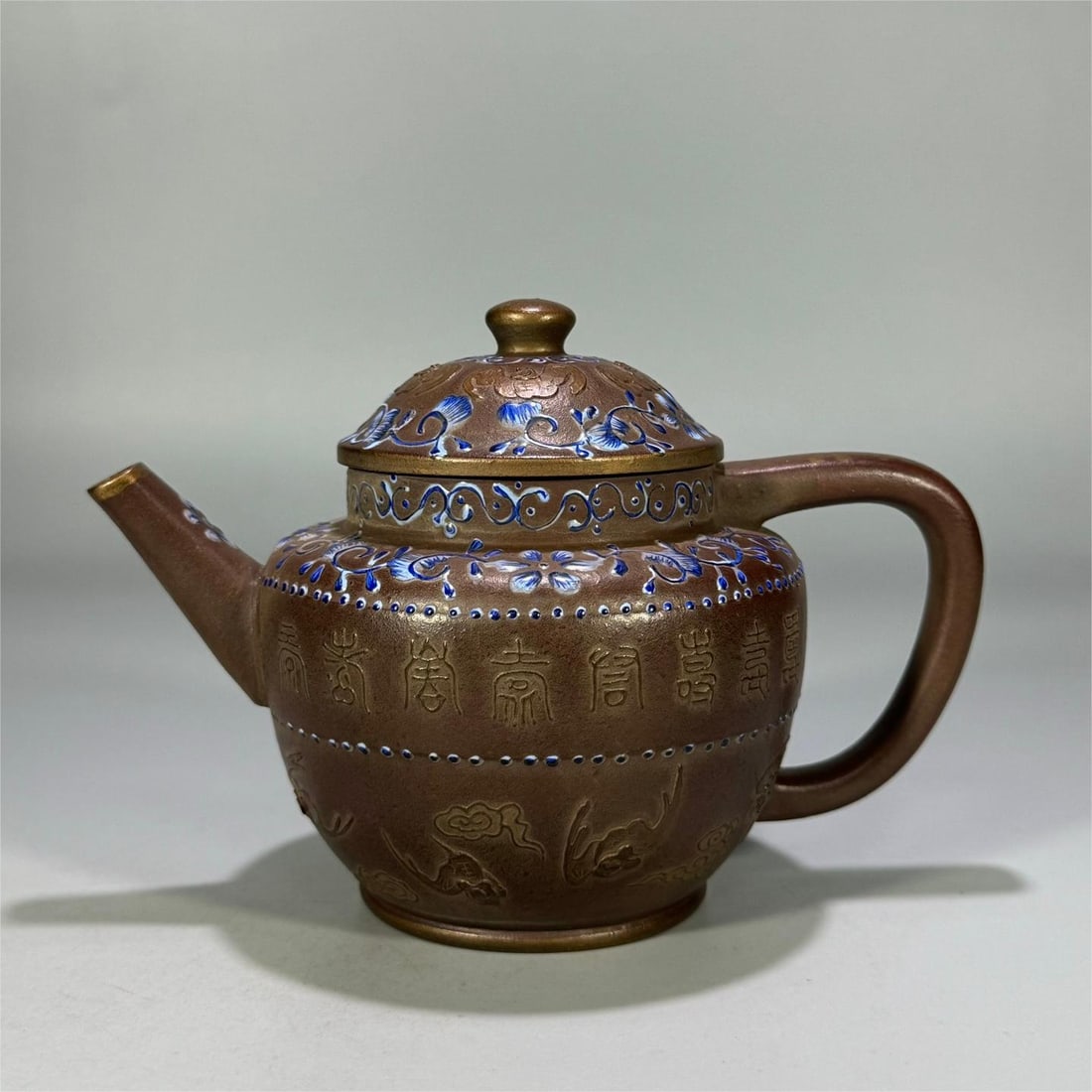 A beautiful clay painting pile of gold dotted Baifugong lamp pot: Exquisite clay painting pile gold dot Baifugong lamp pot Size:15.8×9.7×10.6cm W:256g (The Dimensions Of All Batches Are Manually Measured.If You Need More Detailed Information,Please Contact Our Cus