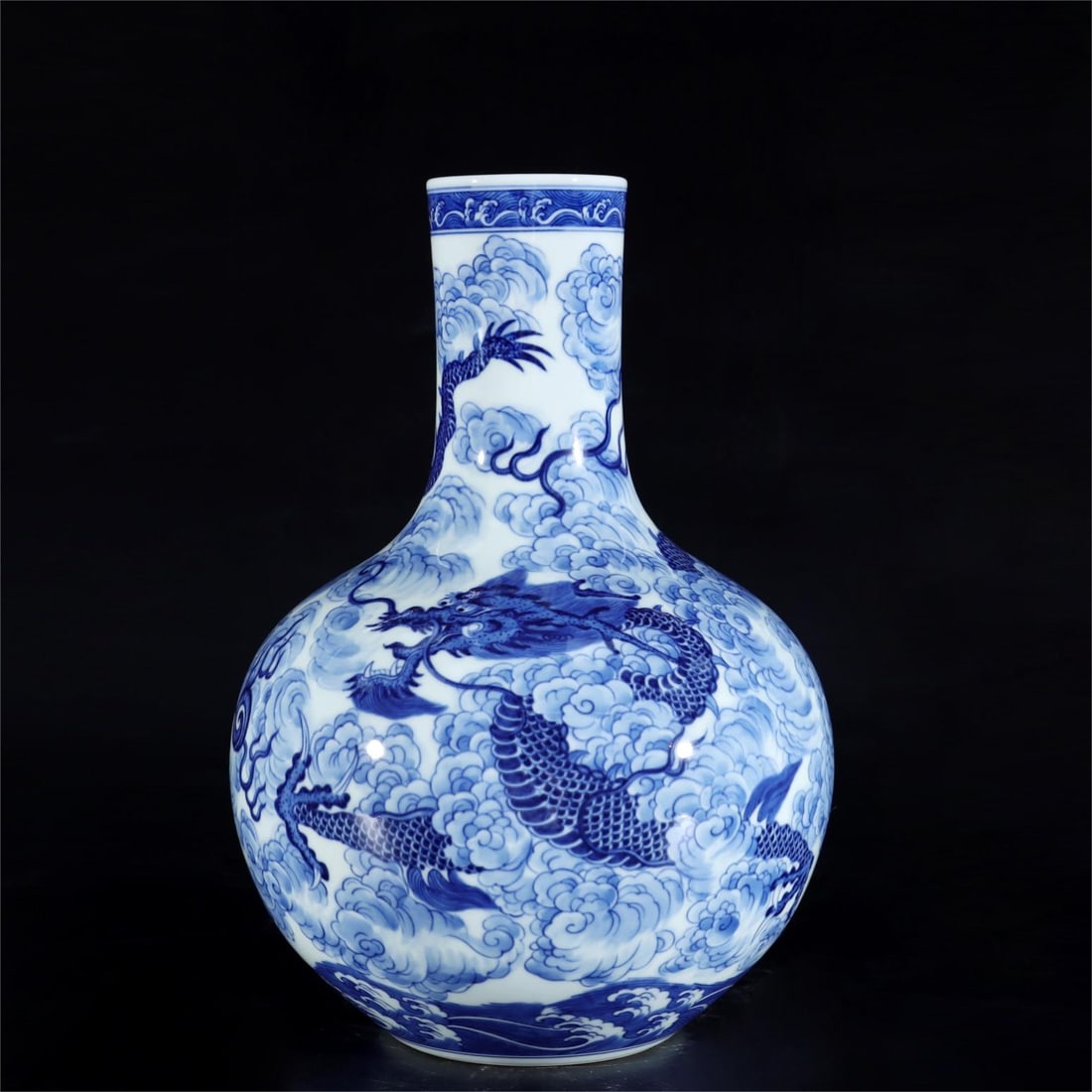 A blue and white cloud dragon pattern celestial ball vase made in the Yongzheng year of the Qing (1 of 9)